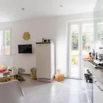 Patio & Parking - Self Check-in & Remote Access Lägenhet