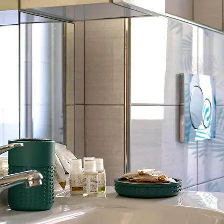 Patio & Parking - Self Check-in & Remote Access * Cernobbio