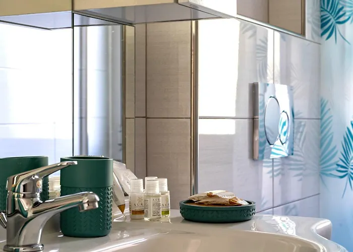 Patio & Parking - Self Check-in & Remote Access * 切尔诺比奥